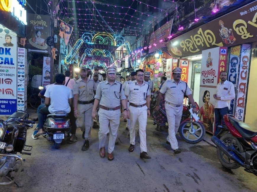 କେନ୍ଦ୍ରାପଡ଼ା ଜିଲ୍ଲାର ପ୍ରସିଦ୍ଧ ଗଜଲକ୍ଷ୍ମୀ ପୂଜା ଅବସରରେ ଶାନ୍ତିଶୃଙ୍ଖଳା ଓ ସୁରକ୍ଷା ବ୍ୟବସ୍ଥାର ସମୀକ୍ଷା କରିଛନ୍ତି କେନ୍ଦ୍ରାଞ୍ଚଳ ଆଇଜି ଡଃ ସତ୍ୟଜିତ ନାୟକ, ଆଇପିଏସ୍।